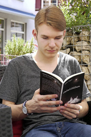 Robin Meyer mit Buch Fatalitäten
